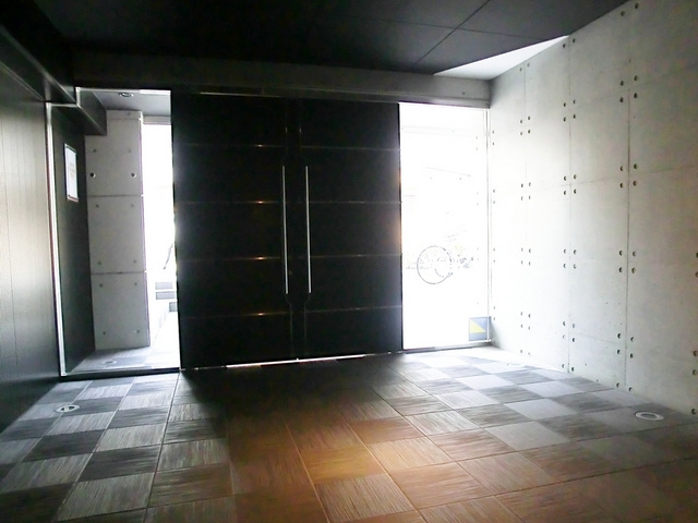 セントパレス王子のロビー|エントランス重厚な扉☆