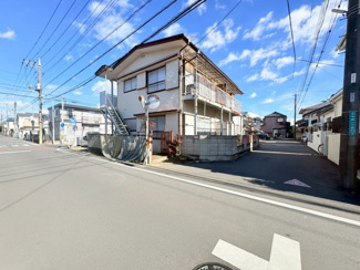 【前面道路含む現地写真】 | 川越市今成1丁目　建築条件なし売地　「川越市駅」徒歩23分　敷地49坪　【月越小学区】