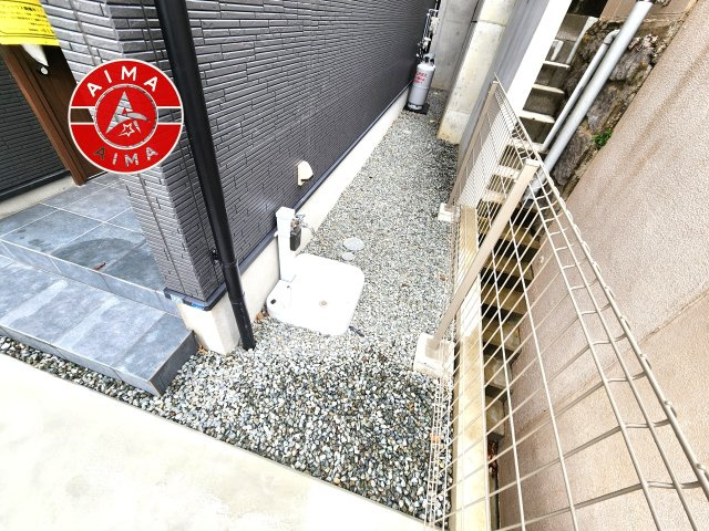 福岡市東区香住ヶ丘4丁目第4-1棟（1号棟）のバルコニー|風をしっかりと感じられるバルコニーでは、毎日が洗濯日和です。広々としているので洗濯も楽しくなるでしょうし、気分転換にバルコニーからの眺めを楽しむのもいいでしょう。