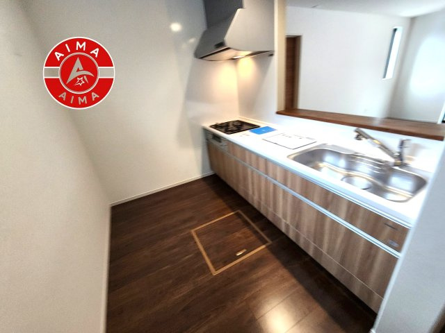 福岡市東区香住ヶ丘4丁目第4-1棟（1号棟）のキッチン|ダイニングテーブルへの配膳がラクラク、お料理はかどるカウンター付きシステムキッチン！