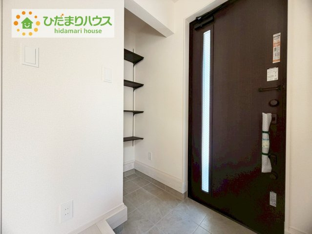 郡山市芳賀三丁目　新築戸建　7号棟の玄関|鍵や小物類を置けるスペースが確保できるため、散らかりがちな玄関をすっきりと保てます。