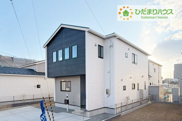 郡山市芳賀三丁目　新築戸建　7号棟の外観|過ごす時間が長いからこそ家族との繋がりが感じられるお家！　にぎやかな声で日々の会話も弾む楽しい空間となります。家に帰宅するのがより一層楽しみになりますね♪