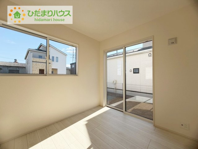 郡山市芳賀三丁目　新築戸建　7号棟の洋室|扉を閉じれば来客用のお部屋として。開いて広い空間を作れば、お子様の遊び部屋として使えます！