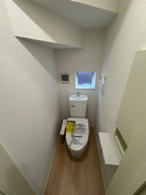 【トイレ】 | Cradle garden堺市堺区西湊町第1 | 温水洗浄便座付きのトイレで、寒い季節でも温かい便座で身体が冷えることなく座ることができます。