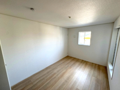 【寝室】 | Cradle garden堺市堺区西湊町第1 | 7.2帖の主寝室！全居室二面に窓が配置された採光設計で、心地よい光と風が届きます。