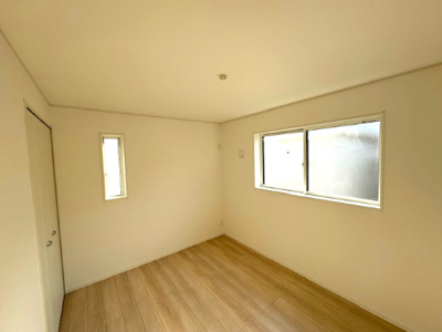 【収納】 | Cradle garden堺市堺区西湊町第1 | 書斎や収納、趣味のスペースなど多目的にお使いいただける6帖納戸！在宅ワークにもピッタリの空間です。