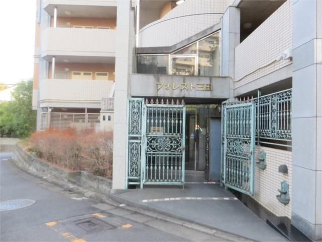 川崎市多摩区東三田３丁目の賃貸マンションのエントランス