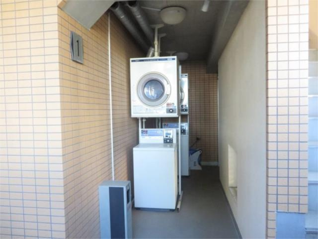 川崎市多摩区東三田３丁目の賃貸マンションの玄関|共用コインランドリー