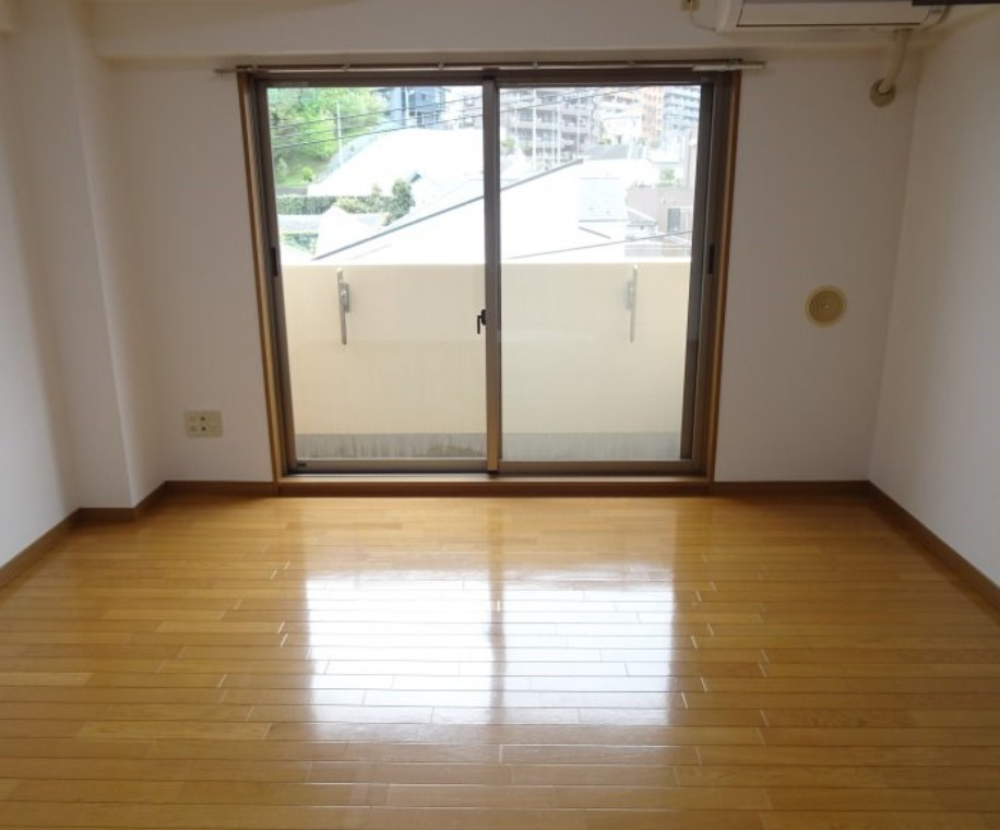 川崎市多摩区東三田３丁目の賃貸マンションの居間・リビング