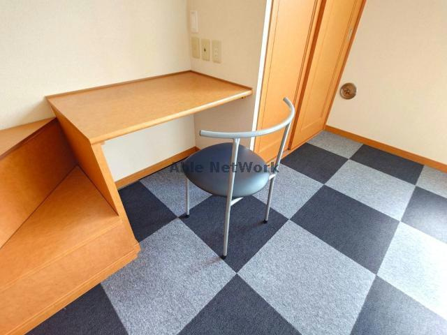 アネシスの内装|机有