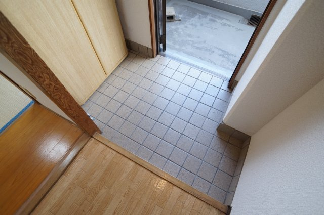 松本ビルの玄関