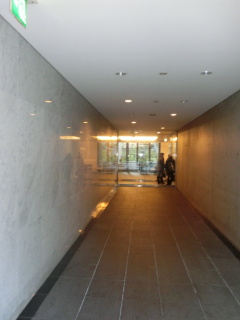 大阪市中央区本町橋の賃貸マンションのエントランス