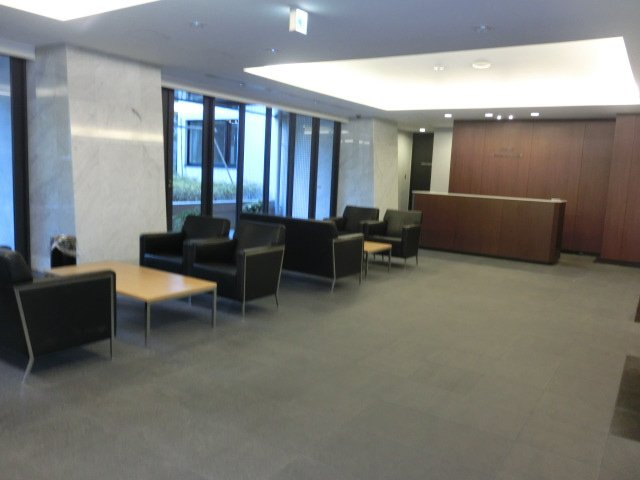 大阪市中央区本町橋の賃貸マンションのロビー