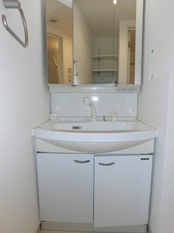 大阪市中央区本町橋の賃貸マンションの洗面所