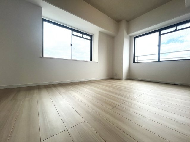 クレスト小笹の洋室|全居室フローリング＆収納付き♪
「収納の余裕は心の余裕」というお家探しの格言もあるんですよ！