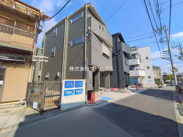 練馬区高松4丁目　始発駅×車庫付　耐震住宅　全2棟の前面道路含む現地写真