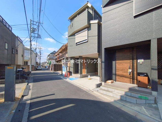 練馬区高松4丁目　始発駅×車庫付　耐震住宅　全2棟の前面道路含む現地写真