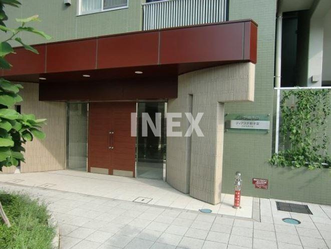 横浜市神奈川区子安通３丁目の賃貸マンションのエントランス