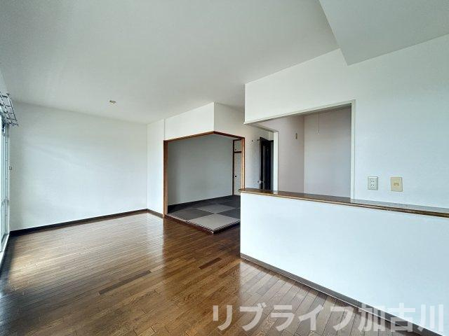 シャルヴィ加古川の居間・リビング