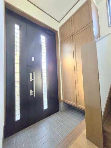 羽村市羽加美1丁目　中古戸建の玄関