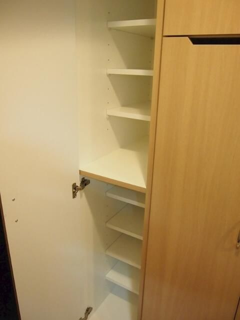 ルーブル西早稲田弐番館の収納