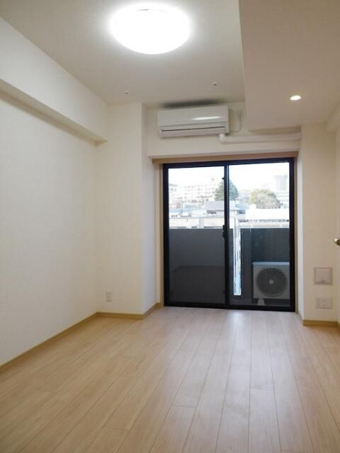 ルーブル西早稲田弐番館の居間・リビング