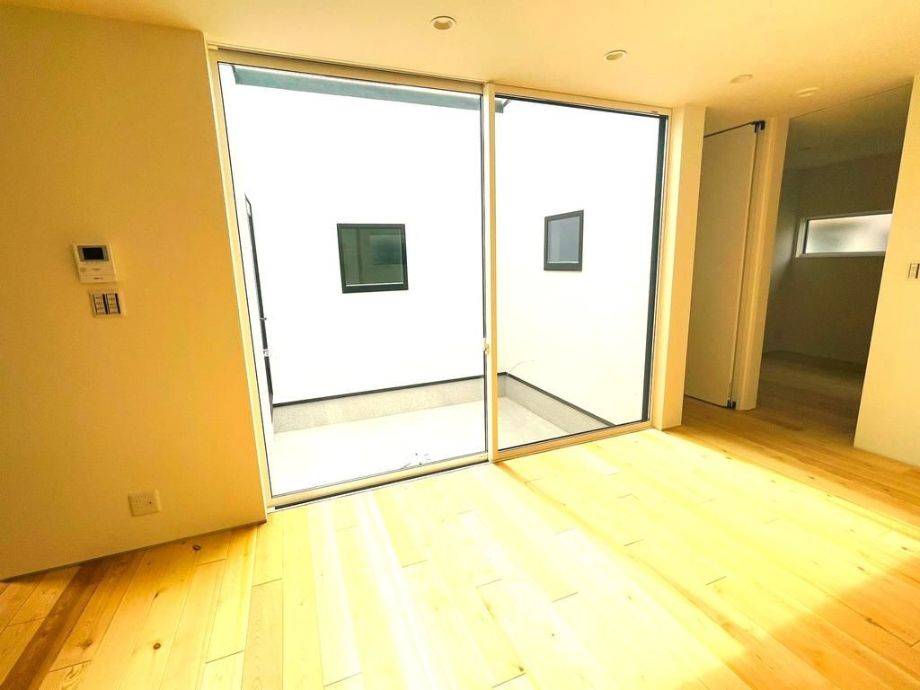 八幡三反長無垢の平屋の洋室