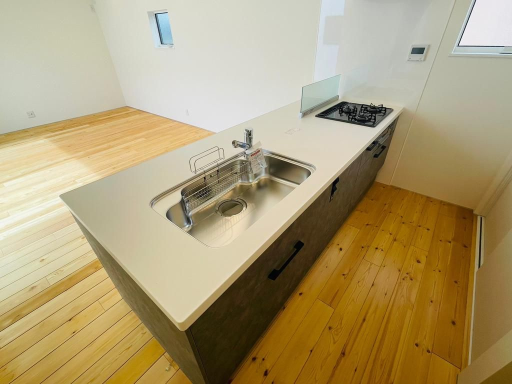 八幡三反長無垢の平屋のキッチン