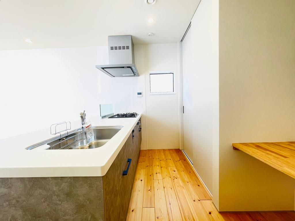 八幡三反長無垢の平屋の内装