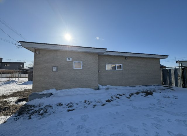 【中鶴野に平屋登場！】家事動線に優れたパントリー付の快適なリノベ住宅の外観|広大な敷地がもたらす自由◎雪景色さえも愉しめる贅沢な空間。