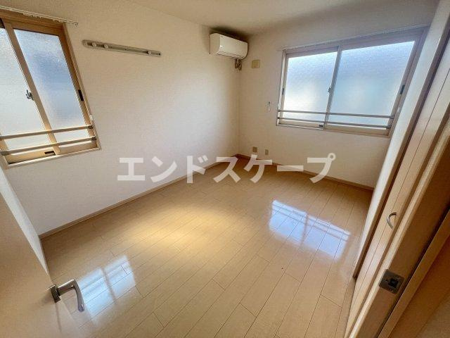 クレストコートAの居間・リビング|高崎、前橋、伊勢崎エリアのお部屋探しはエンドスケープまで！お客様の理想お聞かせ下さい♪