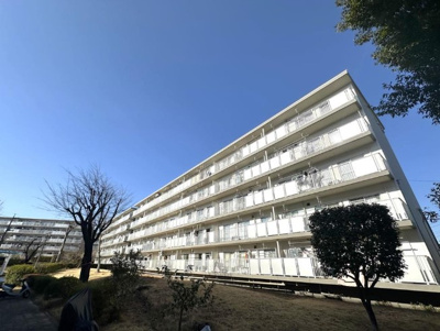 【外観】 | 狭山台団地２街区 25号棟 | 新規リフォーム済！綺麗な室内で新生活を迎えられます♪