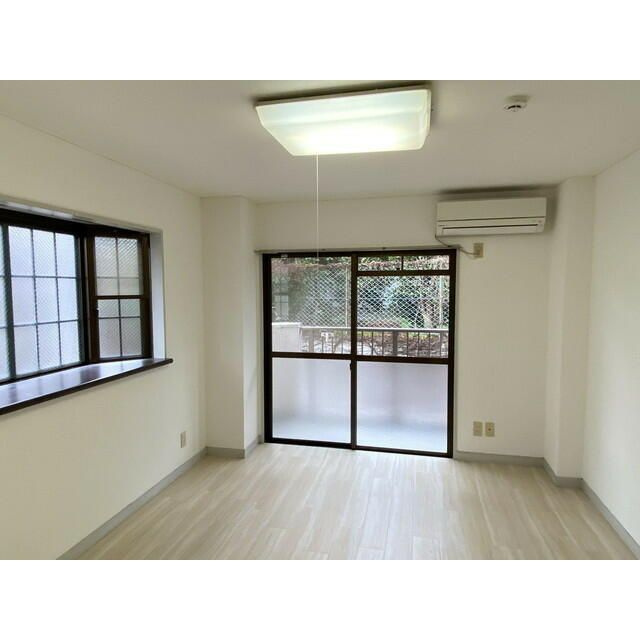 タリーハイム太田窪の居間・リビング