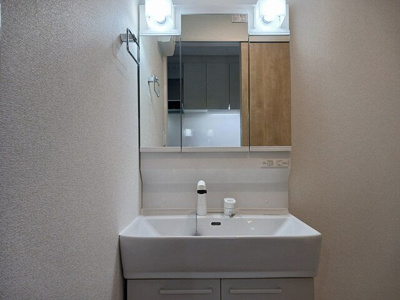 【洗面所】 | ラピスＡ | 明るい洗面所です