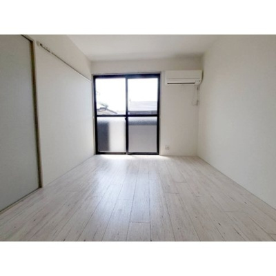 【内装】 | ユーハイツB棟 | 明るい色調の室内です