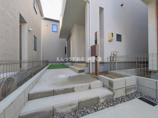 ハートフルタウン花原町の前面道路含む現地写真