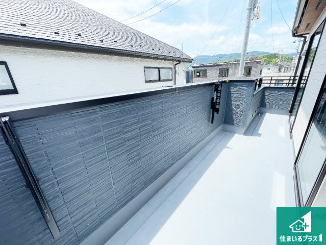 ★29(土)30(日)現地見学可能！★大津市雄琴　全14邸のバルコニー|ワイドバルコニーは洗濯物を干すスペースが広いのでご家族が多くても安心！