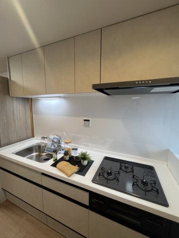 ローレルハイツ南福岡のキッチン|三口コンロなので効率よく料理できます☆