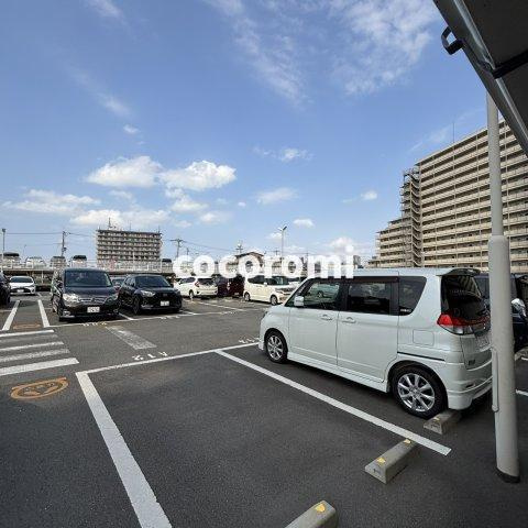 寝屋川サンハイツＡ棟の駐車場