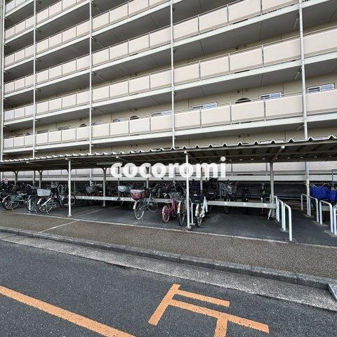 寝屋川サンハイツＡ棟のエントランス