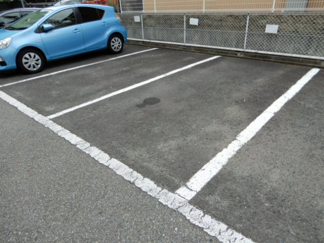 パレス朝霧ヶ丘の駐車場