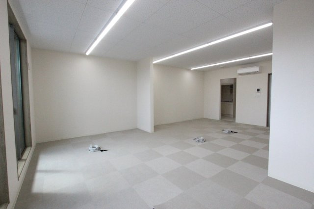 神門６１倉庫付事務所の内装