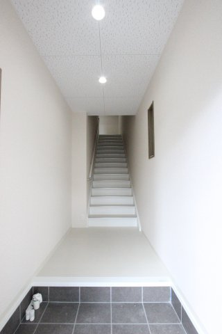 神門６１倉庫付事務所の玄関