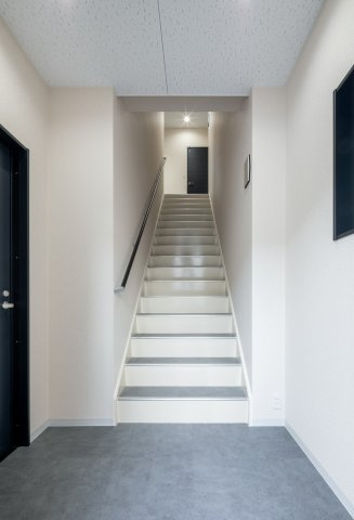 神門６１倉庫付事務所の玄関|参考写真です。現況優先。