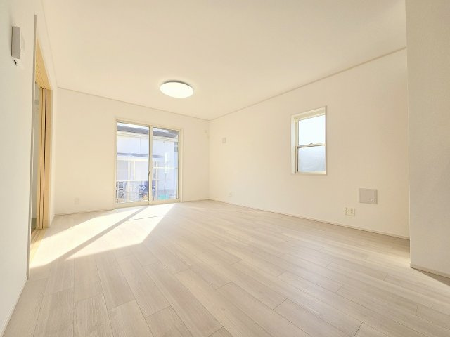 青梅市谷野　リフォーム中古戸建の居間・リビング