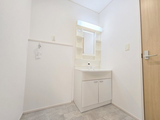 青梅市谷野　リフォーム中古戸建の独立洗面台