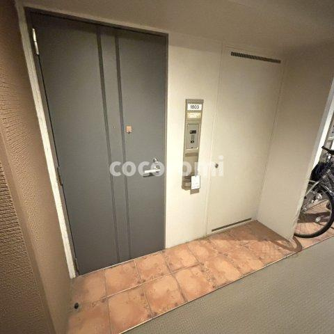 リバティパーク枚方Ｄ棟の玄関