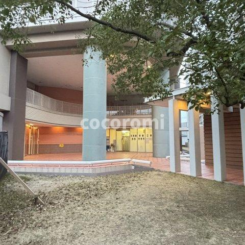 リバティパーク枚方Ｄ棟のエントランス