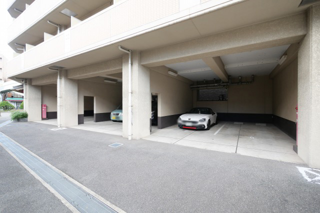 ジュネス東住吉弐番館の駐車場