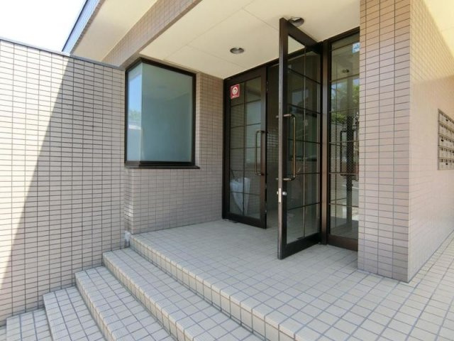 イトーピア紫明園のエントランス